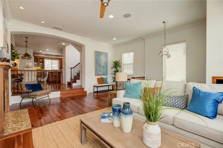 Living area to dining