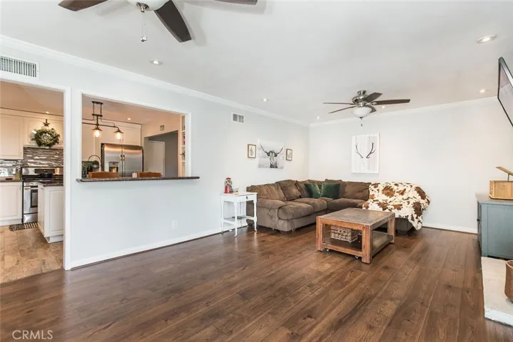 21009 Kingscrest Drive, Saugus, California 91350
