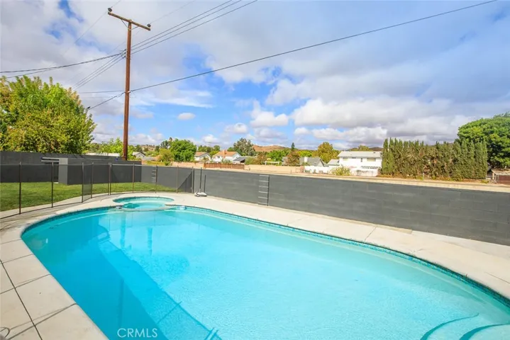 21009 Kingscrest Drive, Saugus, California 91350