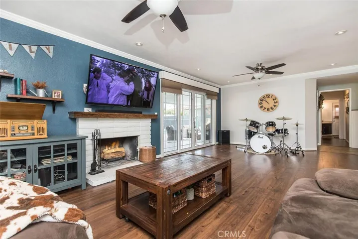 21009 Kingscrest Drive, Saugus, California 91350