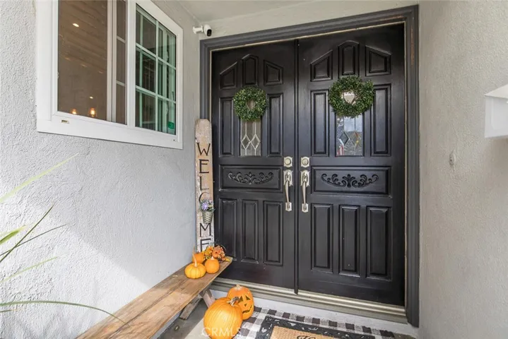21009 Kingscrest Drive, Saugus, California 91350