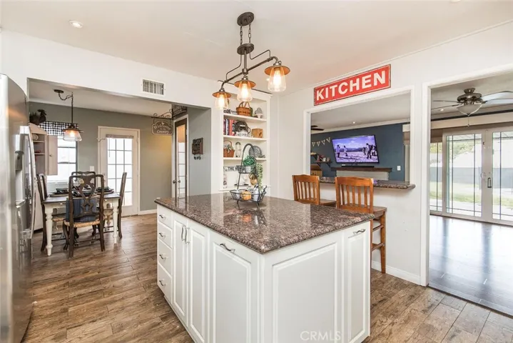 21009 Kingscrest Drive, Saugus, California 91350