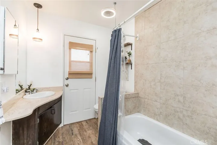 21009 Kingscrest Drive, Saugus, California 91350