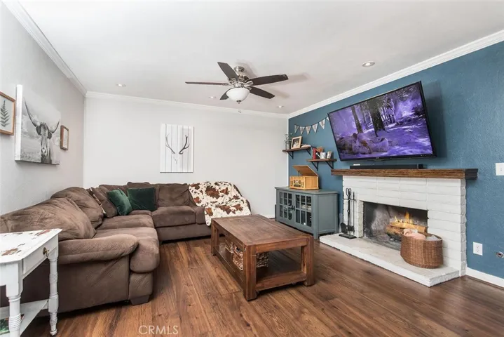 21009 Kingscrest Drive, Saugus, California 91350