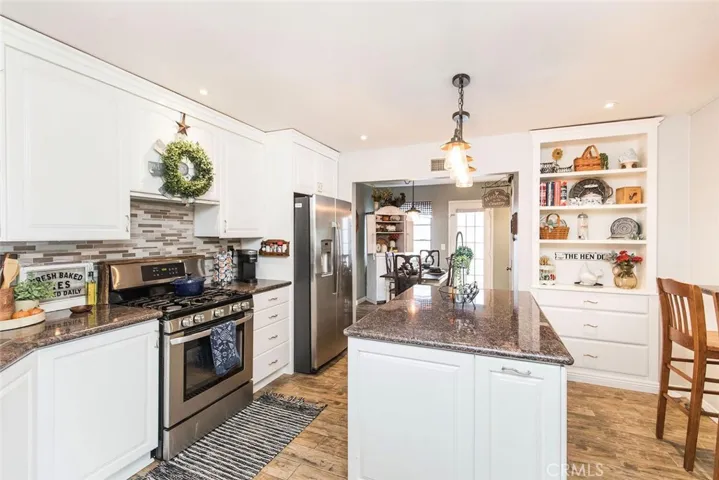 21009 Kingscrest Drive, Saugus, California 91350