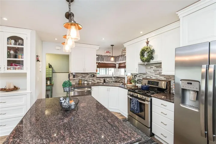 21009 Kingscrest Drive, Saugus, California 91350