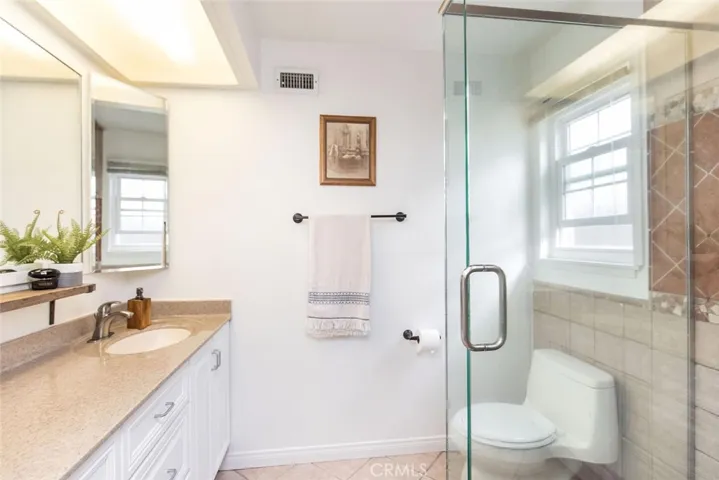 21009 Kingscrest Drive, Saugus, California 91350