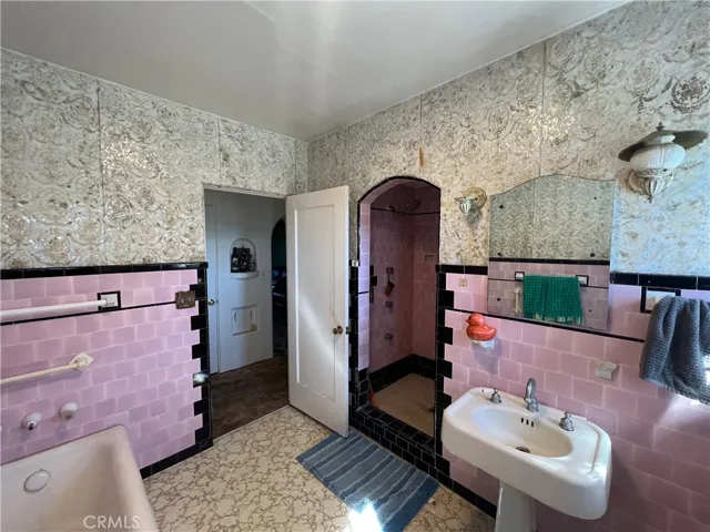 Upstairs bathroom