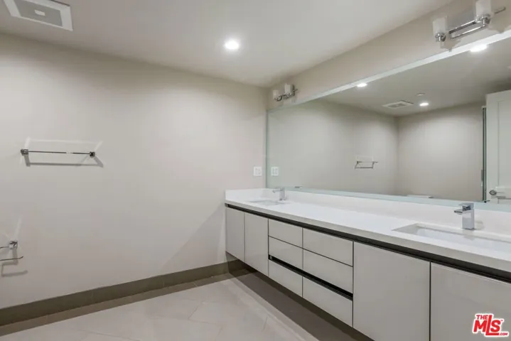 1211 9th 300, Santa Monica, California 90401