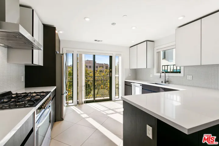 1211 9th 300, Santa Monica, California 90401