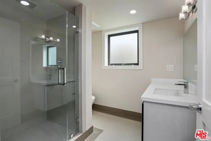1211 9th 300, Santa Monica, California 90401