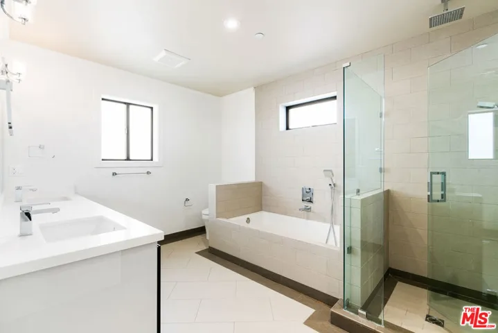 1211 9th 300, Santa Monica, California 90401