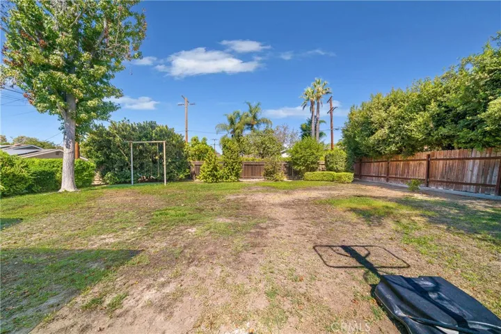 Huge back yard
