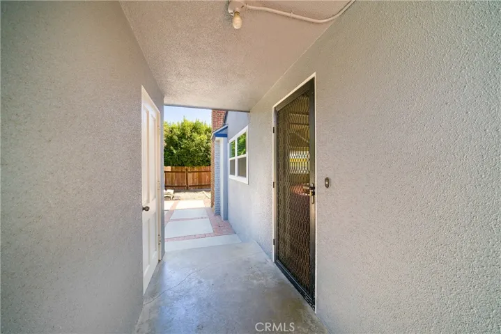 entrance to garage
