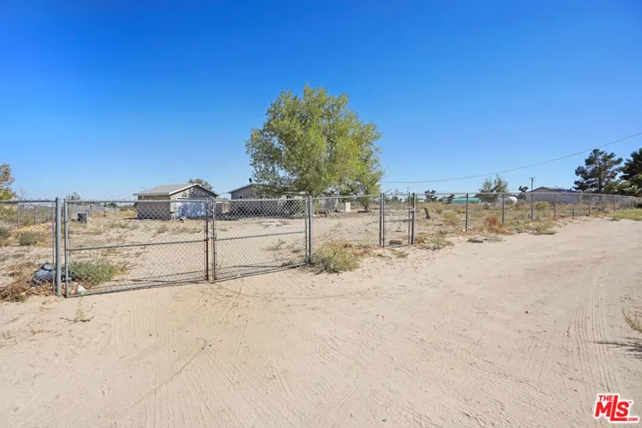 11351 Eaby Road, Phelan, California 92371