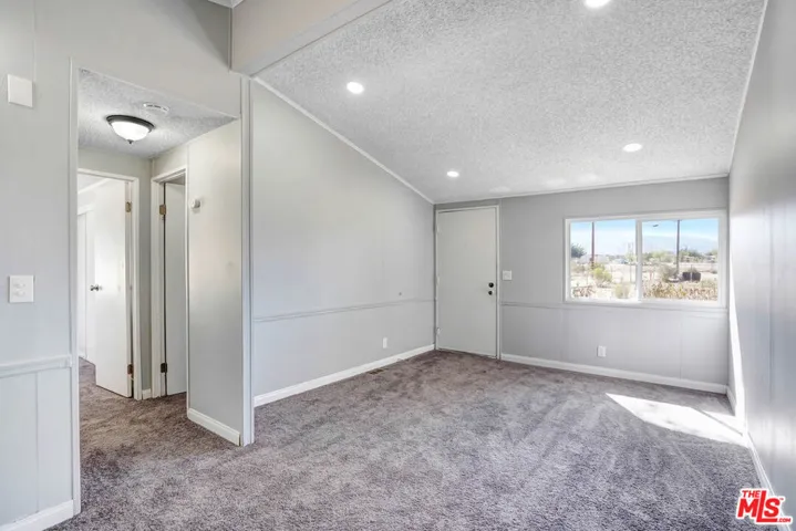 11351 Eaby Road, Phelan, California 92371