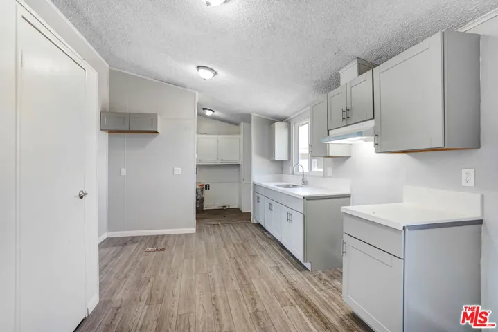 11351 Eaby Road, Phelan, California 92371