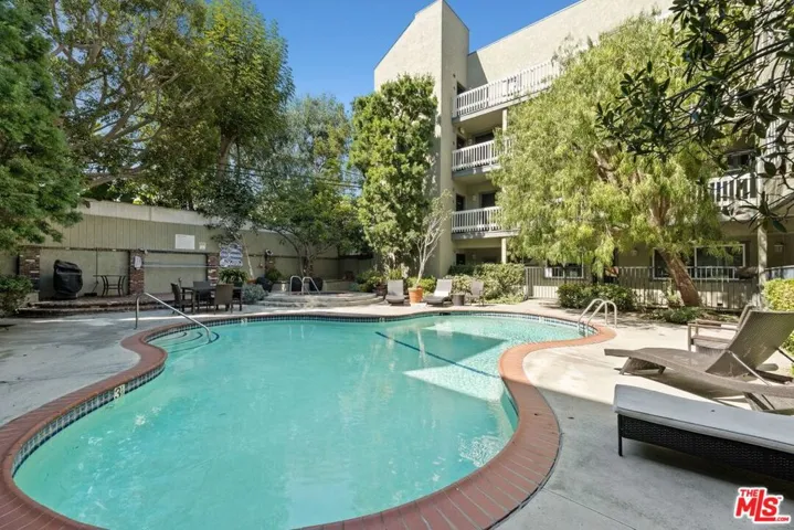 Community pool