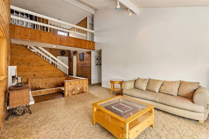 Great Floor Plan with Main Floor Master