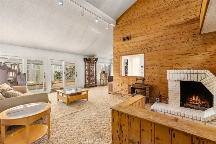 2 Story Vaulted Ceilings