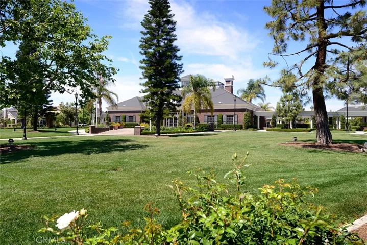 Columbus Square Village Green