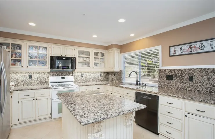 33 Tomahawk Street, Trabuco Canyon, California 92679
