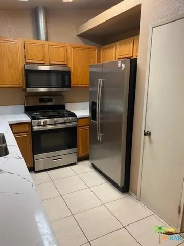 16575 Via Montana refrigerator