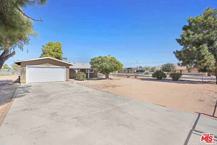 22890 Eyota Road, Apple Valley, California 92308