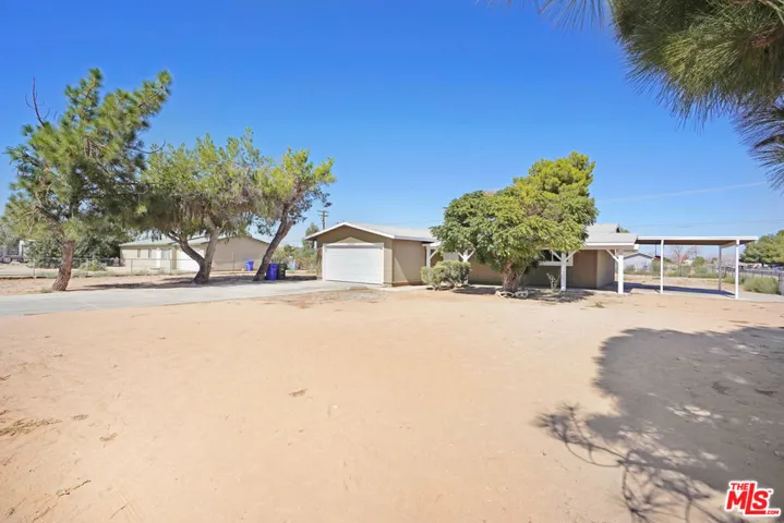 22890 Eyota Road, Apple Valley, California 92308