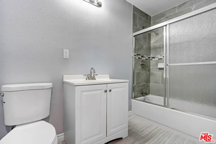22890 Eyota Road, Apple Valley, California 92308