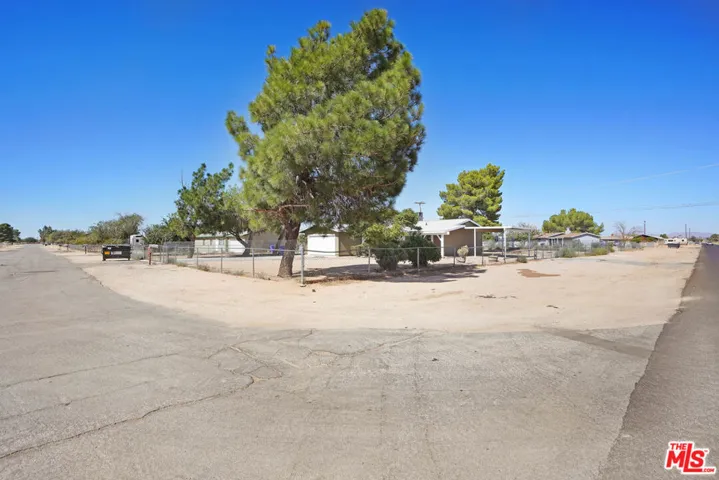 22890 Eyota Road, Apple Valley, California 92308