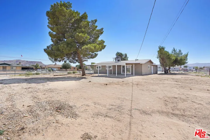 22890 Eyota Road, Apple Valley, California 92308