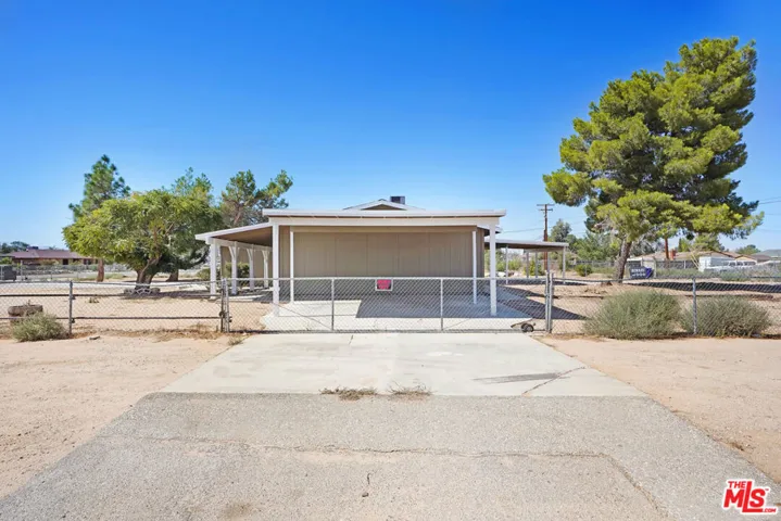 22890 Eyota Road, Apple Valley, California 92308