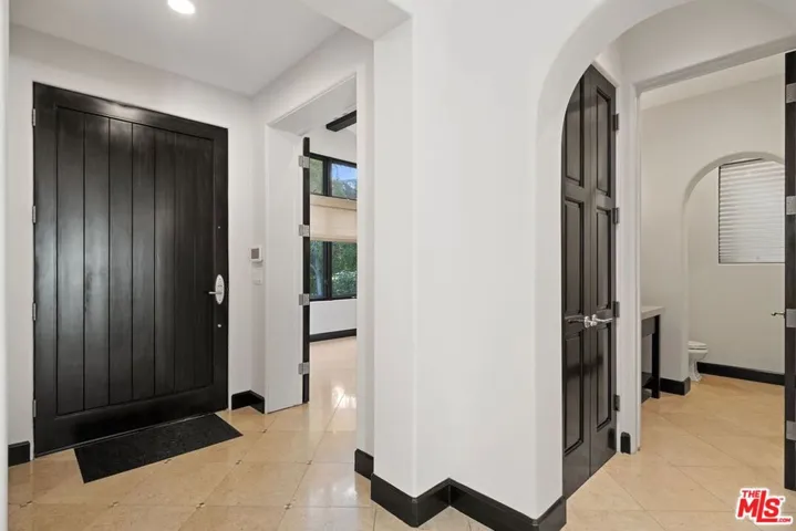 229 22nd Street, Santa Monica, California 90402