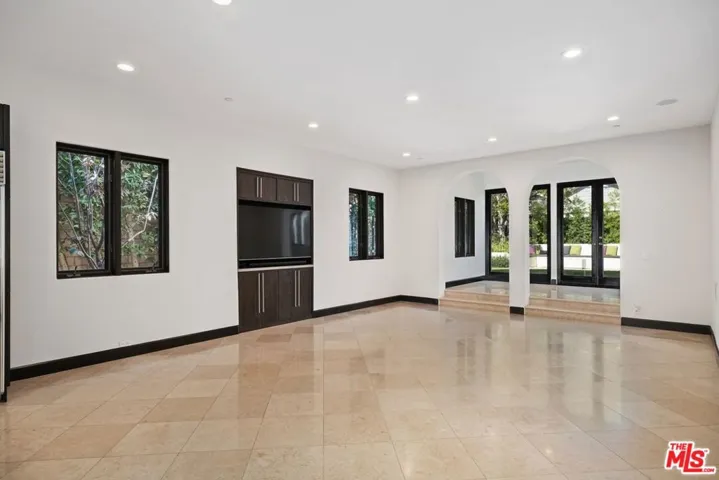 229 22nd Street, Santa Monica, California 90402