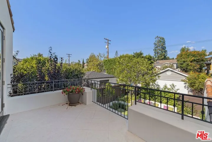 229 22nd Street, Santa Monica, California 90402