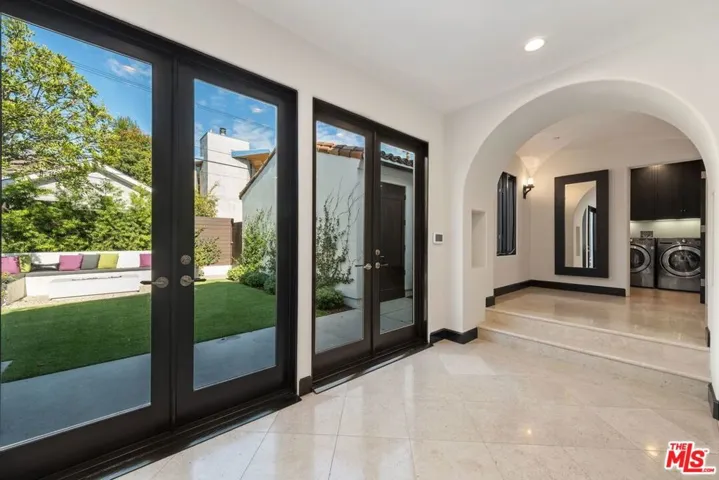 229 22nd Street, Santa Monica, California 90402