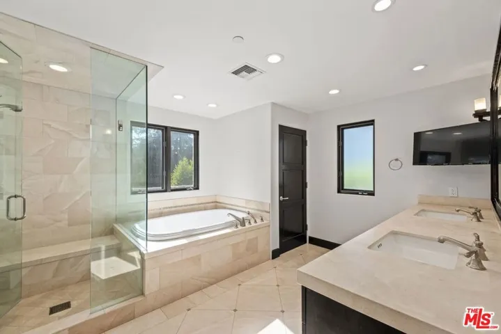 229 22nd Street, Santa Monica, California 90402