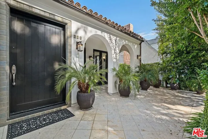 229 22nd Street, Santa Monica, California 90402