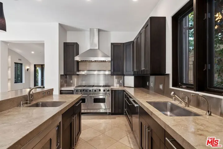 229 22nd Street, Santa Monica, California 90402