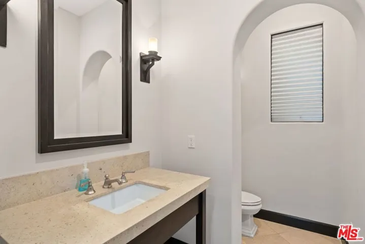 229 22nd Street, Santa Monica, California 90402