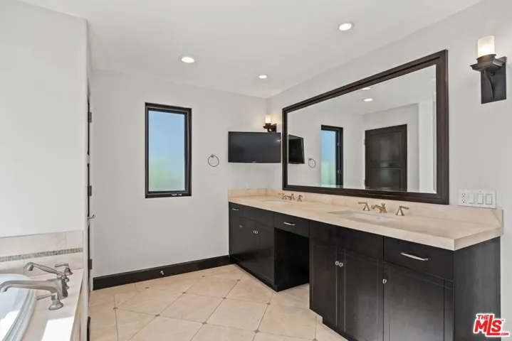 229 22nd Street, Santa Monica, California 90402