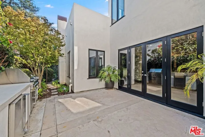 229 22nd Street, Santa Monica, California 90402