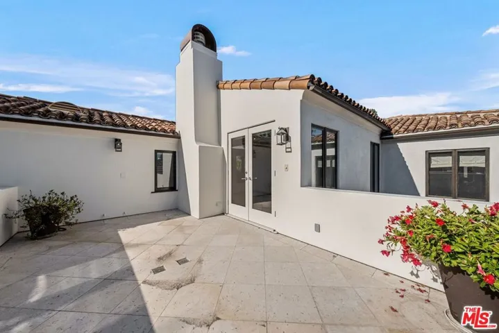 229 22nd Street, Santa Monica, California 90402