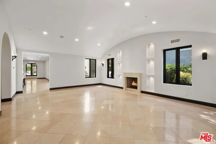 229 22nd Street, Santa Monica, California 90402