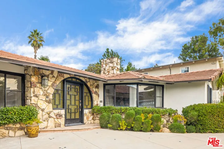 2254 Stradella Road, Los Angeles, California 90077