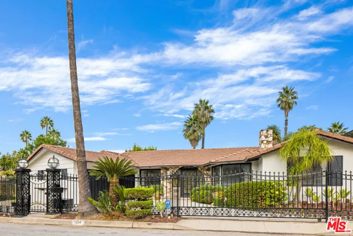 2254 Stradella Road, Los Angeles, California 90077