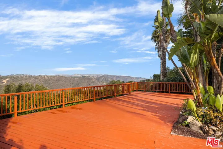 2254 Stradella Road, Los Angeles, California 90077