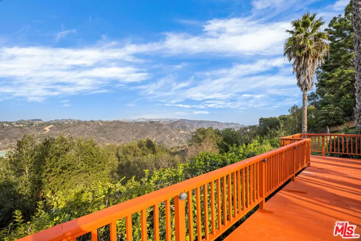 2254 Stradella Road, Los Angeles, California 90077