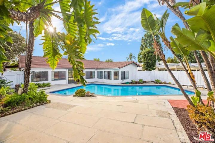 2254 Stradella Road, Los Angeles, California 90077